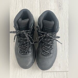 Men’s Columbia Hiking Boots with Omni Grip